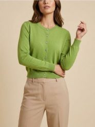 Klasyczny kardigan zapinany na guziki - zielony. Zielone kardigany damskie Sinsay, l, bez wzorów, klasyczne, bez kołnierzyka. Za 39.99 zł.