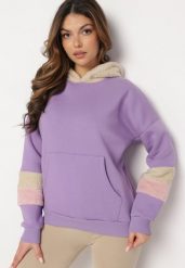 Jasnofioletowa Bluza z Kapturem i Futrzanymi Wstawkami Pyroxis. Fioletowe bluzy damskie Born2be, bez wzorów, z futra, casualowe, bez ramiączek, z kapturem. Za 89.99 zł.