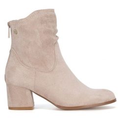 Botki Jenny Fairy. Brązowe botki damskie Jenny Fairy, bez wzorów, bez obcasa, na słupku, bez zapięcia. Za 159.99 zł.