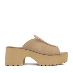 Klapki JENNY. Brązowe klapki damskie Jenny, bez wzorów, bez obcasa, bez zapięcia. Za 139.99 zł.