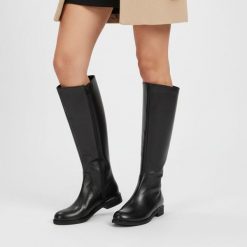 Kozaki damskie Armodo, wysoka cholewka ze skóry naturalnej na zamek na płaskim obcasie, czarne, 70150-S. Czarne kozaki damskie Armodo, na zimę, bez wzorów, ze skóry, przed kolano, bez obcasa, na obcasie, bez zapięcia. Za 509.00 zł.