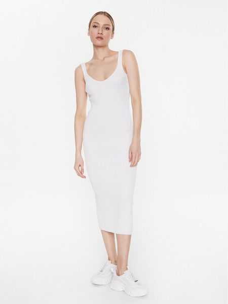 MMC Studio Sukienka dzianinowa Light Skin Écru Slim Fit. Sukienki damskie MMC STUDIO, bez wzorów, z dzianiny, bez kołnierzyka, bez ramiączek. Za 409.99 zł.