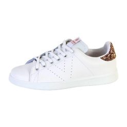 Tenisówki Victoria Model 1125104 Kolor Biały. Białe trampki i tenisówki damskie VICTORIA, bez wzorów, ze skóry, bez zapięcia. Za 318.00 zł.