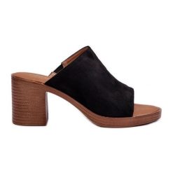Eleganckie Lekkie Klapki Damskie Na Obcasie Czarne Varnila. Czarne klapki damskie na lato, bez wzorów, eleganckie, bez obcasa, na obcasie, bez zapięcia. Za 170.94 zł.