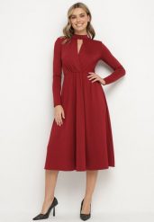 Bordowa Rozkloszowana Sukienka z Ozdobnym Wycięciem i Usztywnioną Linią Ramion Rivfedi. Czerwone sukienki damskie Born2be, na co dzień, l, bez wzorów, eleganckie, bez kołnierzyka, bez ramiączek, midi, proste. Za 159.99 zł.