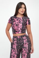 T-shirt damski ze wzorem węża VERSACE JEANS COUTURE. T-shirty damskie Versace Jeans Couture, m, bez wzorów, z jeansu, bez kołnierzyka, bez ramiączek. Za 659.00 zł.