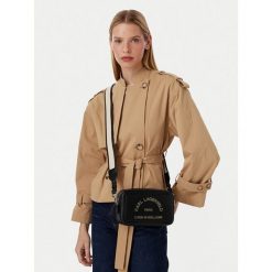 Torebka KARL LAGERFELD. Czarne listonoszki damskie KARL LAGERFELD, bez wzorów, bez dodatków. Za 849.99 zł.