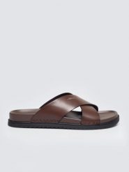Klapki męskie skórzane brązowe TT174218 803. Brązowe klapki męskie BIG STAR, bez wzorów, z gumy, z otwartym noskiem, bez zapięcia. Za 199.99 zł.
