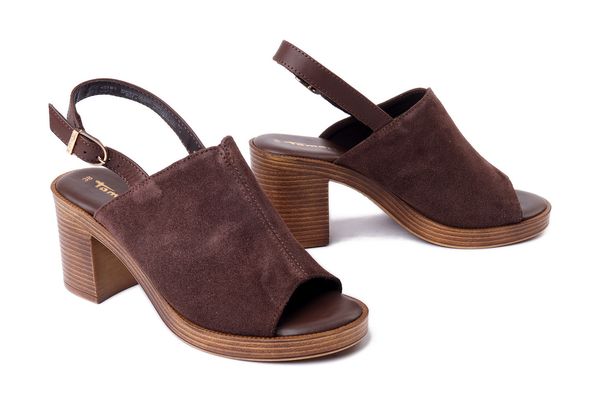 TAMARIS 1-28304-44 304 mocca, sandały damskie. Brązowe sandały damskie Tamaris, bez wzorów, z gumy, bez obcasa, bez zapięcia. Za 287.92 zł.