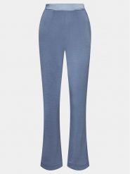 Femilet by Chantelle Spodnie piżamowe Daisy FNB060 Niebieski Regular Fit. Niebieskie piżamy damskie Femilet by Chantelle, bez wzorów, z wiskozy, bez ramiączek. Za 219.99 zł.