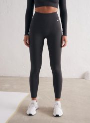 Damskie legginsy bezszwowe, prążkowane, wysoki stan, squat proof ciemnoszare. Szare legginsy damskie Aim'n, bez wzorów, z dzianiny. Za 254.00 zł.