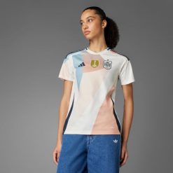 Koszulka piłkarska damska ADIDAS Hiszpania 2025 wyjazdowa. Bluzki damskie Adidas, m, bez wzorów, sportowe, bez kołnierzyka, bez ramiączek. Za 459.99 zł.