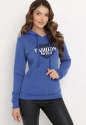 Niebieska Bluza Kangurka z Kapturem z Polarem i Nadrukiem z Sercem Sinha. Niebieskie bluzy damskie Born2be, l, bez wzorów, z polaru, casualowe, bez ramiączek, z kapturem. Za 84.99 zł.