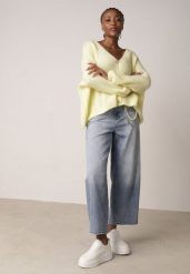 Niebieskie Jeansy Szerokie Wysoki Stan z Bawełną i Ozdobnym Łańcuchem Antiolea. Niebieskie jeansy damskie Born2be, bez wzorów, z bawełny, eleganckie, z podwyższonym stanem. Za 119.99 zł.