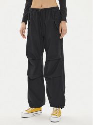 Converse Spodnie materiałowe W Parachute Pant 10026399-A01 Czarny Loose Fit. Czarne spodnie materiałowe damskie Converse, bez wzorów, z bawełny. Za 219.99 zł.