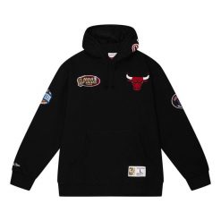 Sweat z kapturem Chicago Bulls Hometown Fleece. Czarne bluzy męskie Mitchell & Ness, bez wzorów, sportowe, bez ramiączek, z kapturem. Za 494.00 zł.