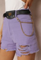 Jasnofioletowe Bawełniane Szorty High Waist z Paskiem z Odpinanym Łańcuszkiem Priseis. Fioletowe szorty damskie Renee, bez wzorów, z bawełny, casualowe, z podwyższonym stanem. Za 39.99 zł.
