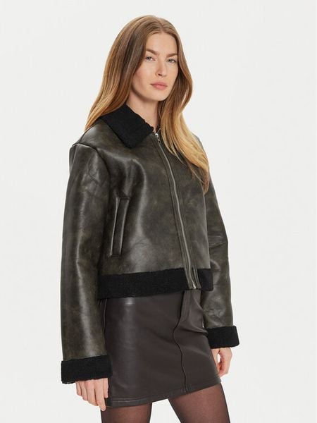 Pieces Kurtka z imitacji skóry Pippi 17154704 Brązowy Regular Fit. Brązowe kurtki damskie Pieces, l, bez wzorów, ze skóry, bez kaptura. Za 189.99 zł.