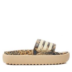 Klapki adidas. Brązowe klapki damskie Adidas, bez wzorów, bez obcasa, bez zapięcia. Za 239.99 zł.