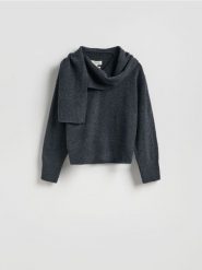 Wełniany sweter z szalem - ciemnoszary. Szare swetry nierozpinane damskie Reserved, l, bez wzorów, z dzianiny, bez kołnierzyka, bez ramiączek. Za 299.99 zł.