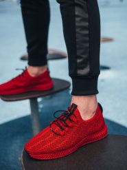 Buty męskie wsuwane sneakersy z siateczki - czerwone V2. Czerwone buty sportowe męskie Ombre Clothing, w ażurowe wzory, z gumy, bez zapięcia. W wyprzedaży za 134.99 zł.