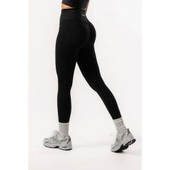 Damskie legginsy bezszwowe z wysokim stanem na fitness – czarny. Czarne legginsy damskie AESTHETIC WOLF, bez wzorów, z dzianiny. Za 269.99 zł.