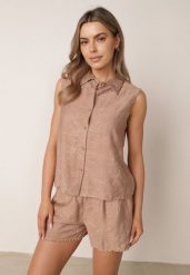 Brązowy Haftowany Komplet z Wiskozy Koszula Bez Rękawów i Krótkie Spodenki Samethe. Brązowe koszule damskie Born2be, m, bez wzorów, z materiału, eleganckie, bez kołnierzyka, bez ramiączek. Za 179.99 zł.