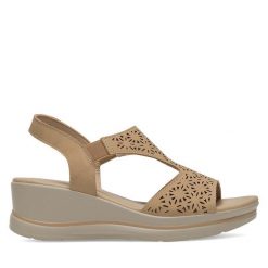 Sandały Clara Barson. Brązowe sandały damskie Clara Barson, bez wzorów, bez obcasa, na koturnie, bez zapięcia. Za 69.99 zł.