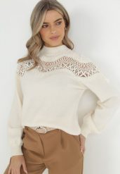 Jasnobeżowy Sweter Dzianinowy z Koronką Amaleth. Brązowe swetry nierozpinane damskie Born2be, z aplikacjami, z dzianiny, bez kołnierzyka, bez ramiączek. Za 159.99 zł.
