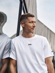 4F T-shirt regular z nadrukiem męski 4F x Robert Lewandowski - biała XXL. Białe koszulki sportowe męskie 4F, l, bez wzorów, z bawełny, bez kołnierzyka, bez ramiączek. Za 99.99 zł.