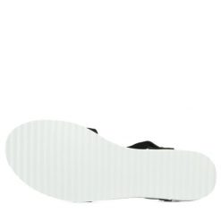 Sandały Skechers Model Desert Kiss Kolor Czarny. Czarne sandały damskie Skechers, bez wzorów, ze skóry, bez obcasa, bez zapięcia. Za 199.99 zł.