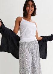 Top na cienkich ramiączkach (2 szt.), z czystej bawełny organicznej. Białe topy damskie bonprix, bez wzorów, z bawełny, bez kołnierzyka, bez ramiączek. Za 37.98 zł.