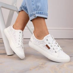 Białe tenisówki koronkowe Big Star W274925. Białe trampki i tenisówki damskie BIG STAR, bez wzorów, z gumy, bez zapięcia. Za 219.99 zł.
