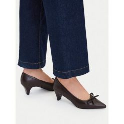 Czółenka JENNY. Brązowe czółenka damskie Jenny, bez wzorów, bez obcasa, bez zapięcia. Za 139.99 zł.