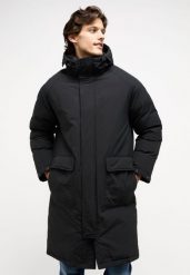 MĘSKA KURTKA ZIMOWA PARKA MUSTANG Long Parka Moonless Night 1014472 4137. Kurtki męskie Mustang, na zimę, m, bez wzorów, bez kaptura. Za 499.99 zł.