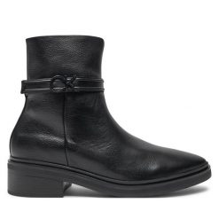 Botki Calvin Klein. Czarne botki damskie Calvin Klein, bez wzorów, bez obcasa, na płaskiej podeszwie, bez zapięcia. Za 449.99 zł.