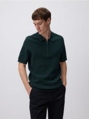 Bawełniany sweter polo - ciemnozielony. Zielone swetry męskie Reserved, l, bez wzorów, z bawełny, bez kołnierzyka, bez ramiączek. W wyprzedaży za 79.99 zł.