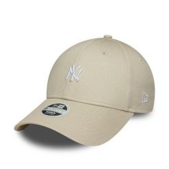 Damska czapka z daszkiem New York Yankees Logo 9FORTY. Białe czapki damskie New Era, bez wzorów, casualowe. Za 170.50 zł.