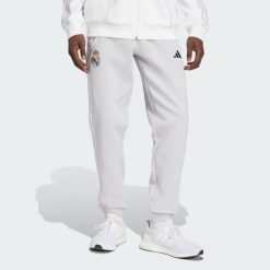 Spodnie Real Madrid UBP Doubleknit. Białe spodnie sportowe męskie Adidas, s, bez wzorów, z dresówki, do piłki nożnej. Za 297.00 zł.