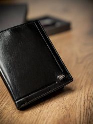 Portfel męski skórzany RFID Rovicky czarny. Czarne portfele męskie ROVICKY, bez wzorów, ze skóry. Za 48.10 zł.