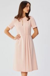 Elegancka sukienka midi z ozdobnymi zakładkami pudrowy róż. Czerwone sukienki damskie Stylove, m, bez wzorów, eleganckie, bez kołnierzyka, bez ramiączek, midi. Za 249.00 zł.