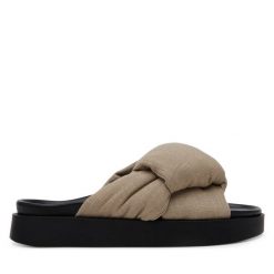 Klapki Inuikii. Brązowe klapki damskie Inuikii, bez wzorów, bez obcasa, bez zapięcia. Za 559.99 zł.