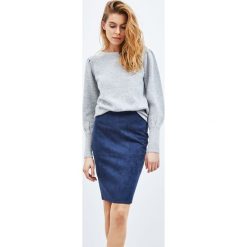 Sweter z bufiastymi rękawami. Szare swetry nierozpinane damskie MOODO, l, bez wzorów, bez kołnierzyka, bez ramiączek. Za 19.99 zł.
