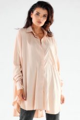 Koszula Oversize z Wydłużonym Tyłem - Beżowa. Brązowe koszule damskie Awama, uniwersalny, bez wzorów, z elastanu, bez kołnierzyka, bez ramiączek. Za 259.90 zł.
