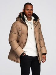 Długa męska kurtka puffer z zapinanymi kieszeniami – brązowa V2 - Rozmiar: M. Brązowe kurtki męskie Ombre Clothing, m, z aplikacjami, z materiału. W wyprzedaży za 249.99 zł.