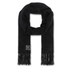 Szalik Calvin Klein. Czarne szaliki damskie Calvin Klein, bez wzorów. Za 569.99 zł.