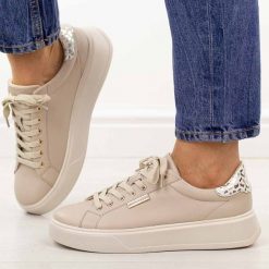 Beżowe skórzane półbuty damskie na platformie Potocki 19398. Brązowe półbuty damskie POTOCKI, na jesień, bez wzorów, z jeansu, casualowe, z okrągłym noskiem, bez obcasa, na platformie, bez zapięcia. Za 229.00 zł.