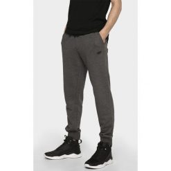 Spodnie dresowe męskie SPMD300 - ciemny szary melanż. Szare spodnie sportowe męskie 4F, m, bez wzorów, z dresówki, climacool (adidas). Za 119.99 zł.