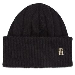 Czapka Tommy Hilfiger. Czarne czapki damskie Tommy Hilfiger, na zimę, bez wzorów. Za 369.99 zł.
