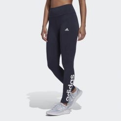 Leginnsy Essentials High-Waisted Logo. Białe obuwie sportowe damskie Adidas, bez wzorów, bez zapięcia, na fitness i siłownię. Za 81.00 zł.